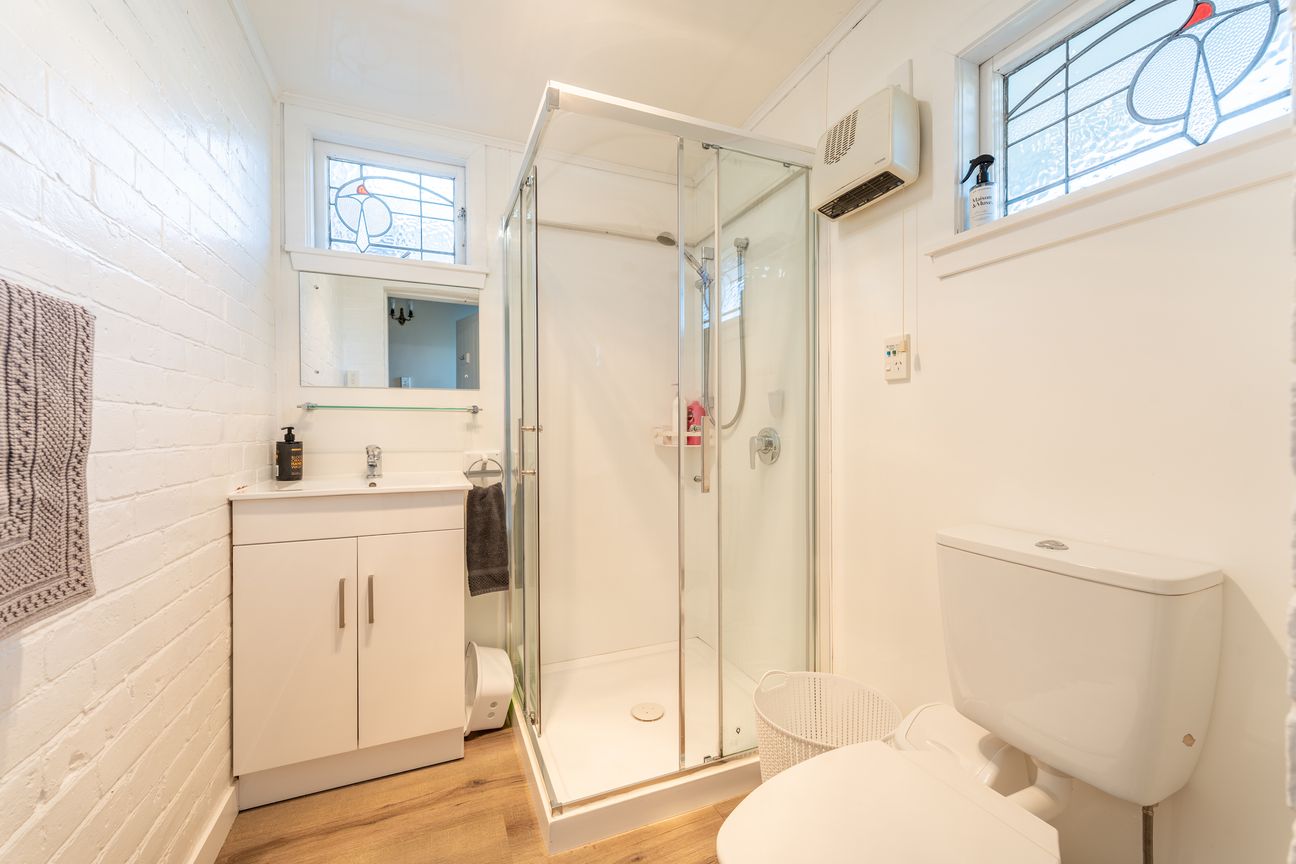 Dual Living or Grand Family Home - Your Call - Vista 4