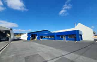 Versatile industrial with profile, access and yard