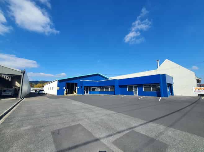 Versatile industrial with profile, access and yard
