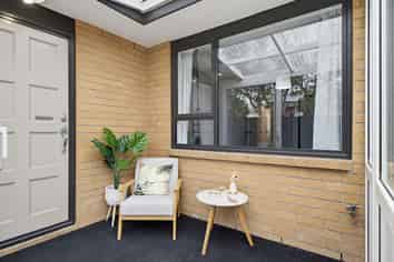 2/59B Mackworth street, Woolston