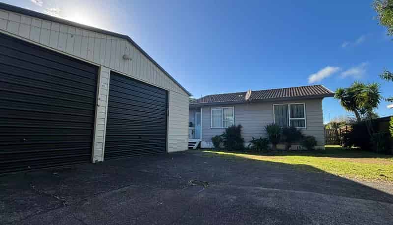 2/33 Penion Drive, Otara