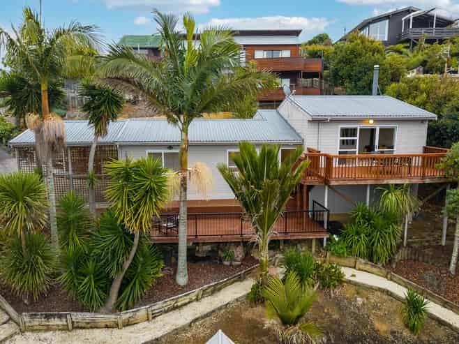 1/57b Woodlands Crescent, Browns Bay