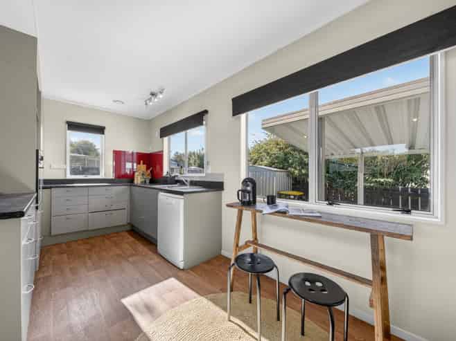 8B Kupe Drive, Carterton