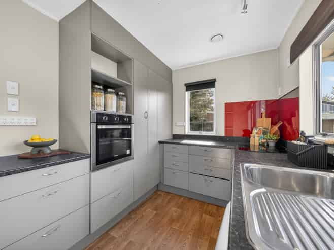 8B Kupe Drive, Carterton