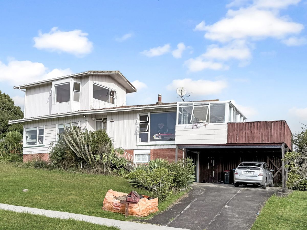 Short-Term Rental – Sunny 4 Bedroom, 3-Level Home, Blockhouse Bay