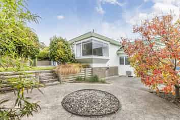 1 Tombane Terrace, Papakowhai