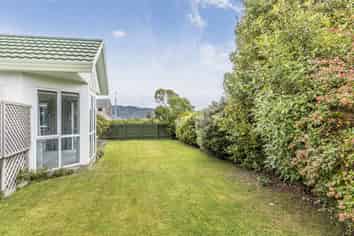 1 Tombane Terrace, Papakowhai