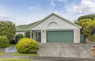 1 Tombane Terrace, Papakowhai
