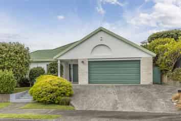 1 Tombane Terrace, Papakowhai