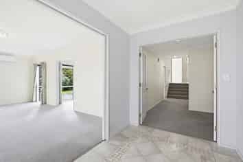 1 Tombane Terrace, Papakowhai
