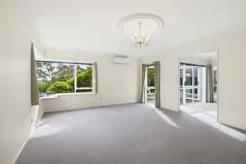 1 Tombane Terrace, Papakowhai