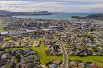 51 Cholmondeley Crescent, Whitianga