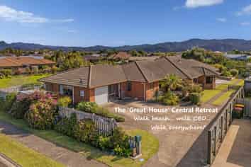 51 Cholmondeley Crescent, Whitianga
