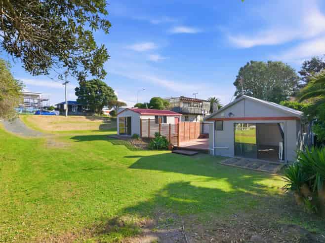1127 Papamoa Beach Road, Papamoa