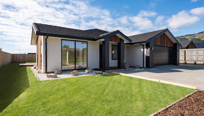  32 Greenway Crescent, Hope