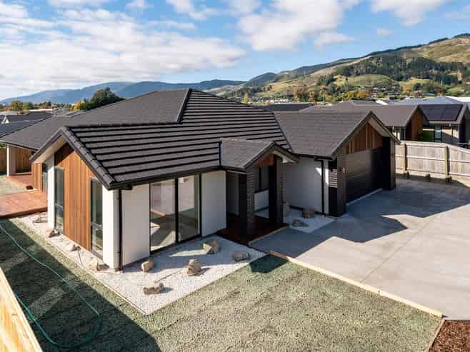  32 Greenway Crescent, Hope