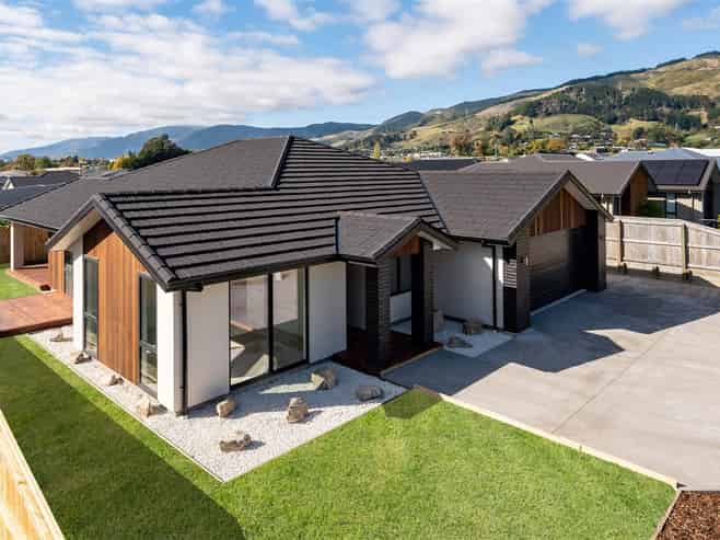  32 Greenway Crescent, Hope