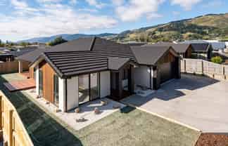 32 Greenway Crescent, Hope