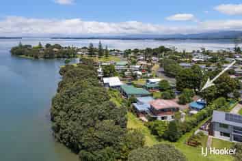 10 Roretana Drive, Athenree