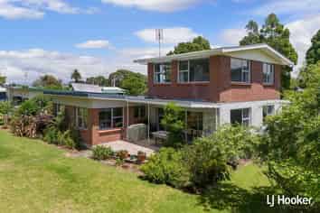 10 Roretana Drive, Athenree