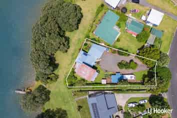 10 Roretana Drive, Athenree