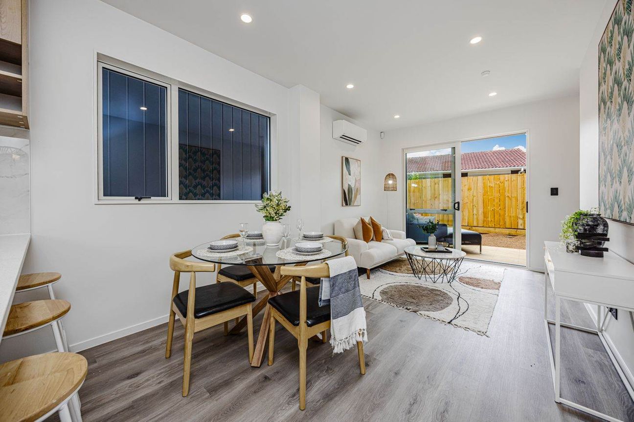 Brand New Standalone 3 Bed 2.5 Bath in the Hea... - Widok 4