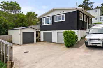 5 Chaucer Way, Karori