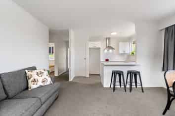 5 Chaucer Way, Karori