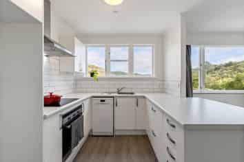 5 Chaucer Way, Karori