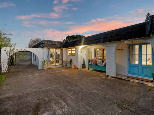 2/1A Mary Place, Favona