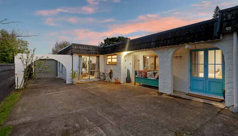 2/1A Mary Place, Favona