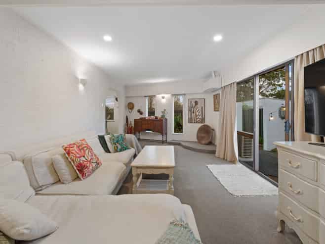 2/1A Mary Place, Favona