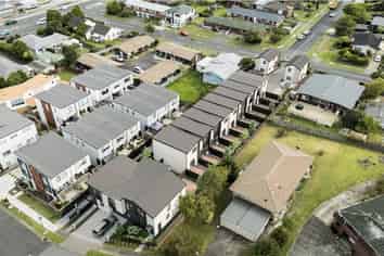 13/9 Chevis Place and 9 Marriot, Pakuranga