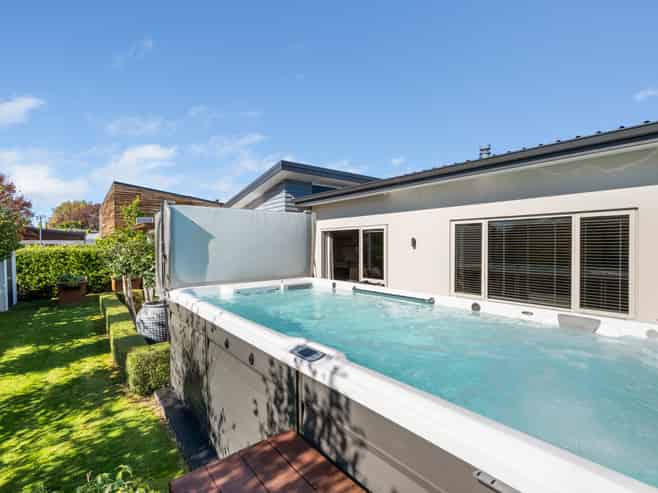 4 Spitfire Drive, Burleigh