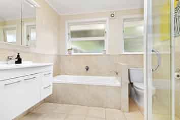 27 Magnolia Grove, Maungaraki