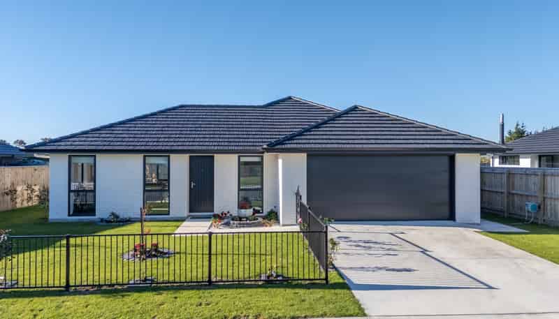 6 Georgina Beyer Way, Carterton