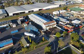High utility warehouse on generous site