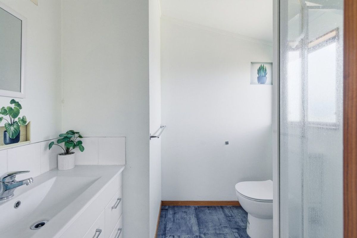 Easy Living by the Beach - Więcej