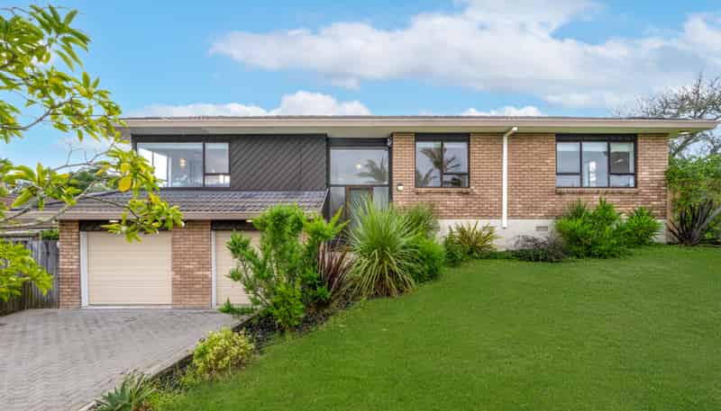 1 Lexington Drive, Botany Downs