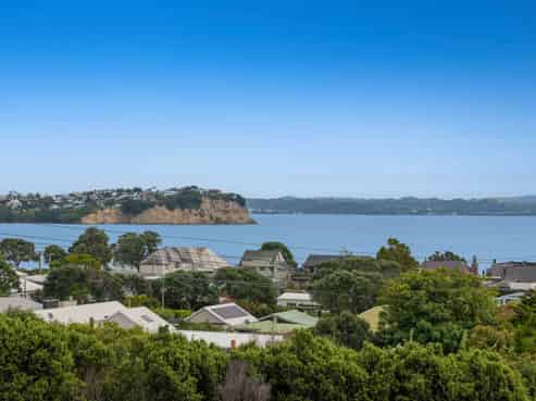 11 Beach Road, Manly