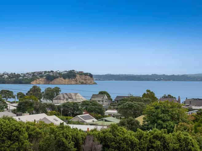 11 Beach Road, Manly