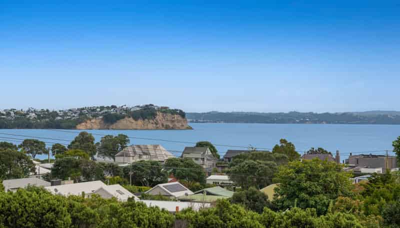 11 Beach Road, Manly