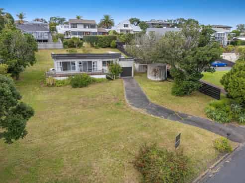 11 Beach Road, Manly