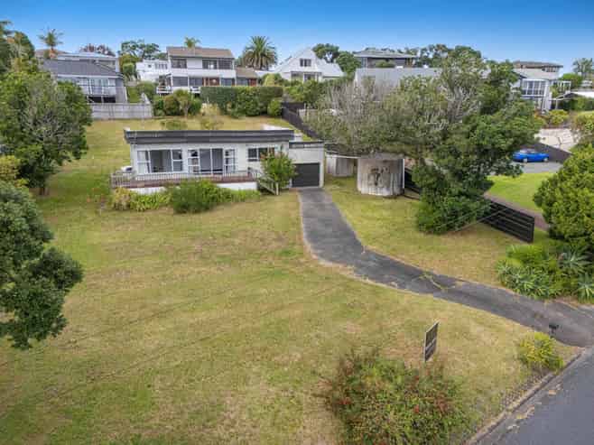 11 Beach Road, Manly