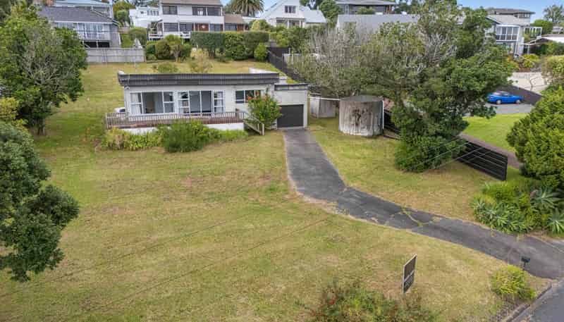 11 Beach Road, Manly