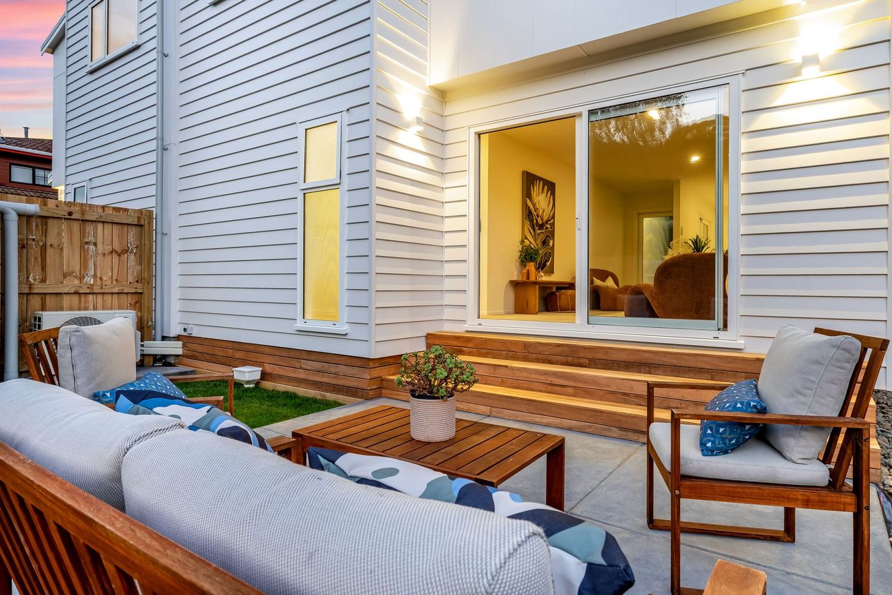 Act Fast - Brand New Living in the heart of Tawa! - Bild 4