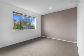 1/10 Stacey Place, Woolston