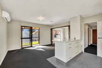 2/114 Randolph Street, Woolston