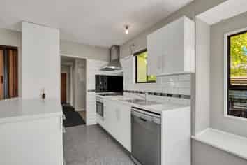 2/114 Randolph Street, Woolston