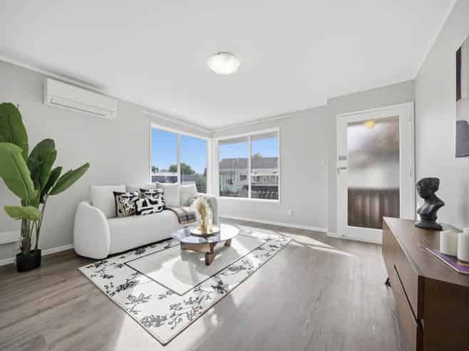 2/82 Moore Street, Hillcrest